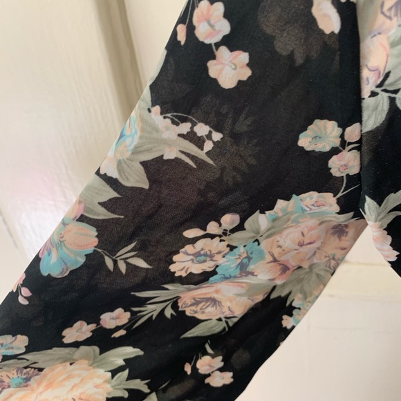 🍉3/$60 - Delicate long-sleeve blouse - Picture 4 of 6